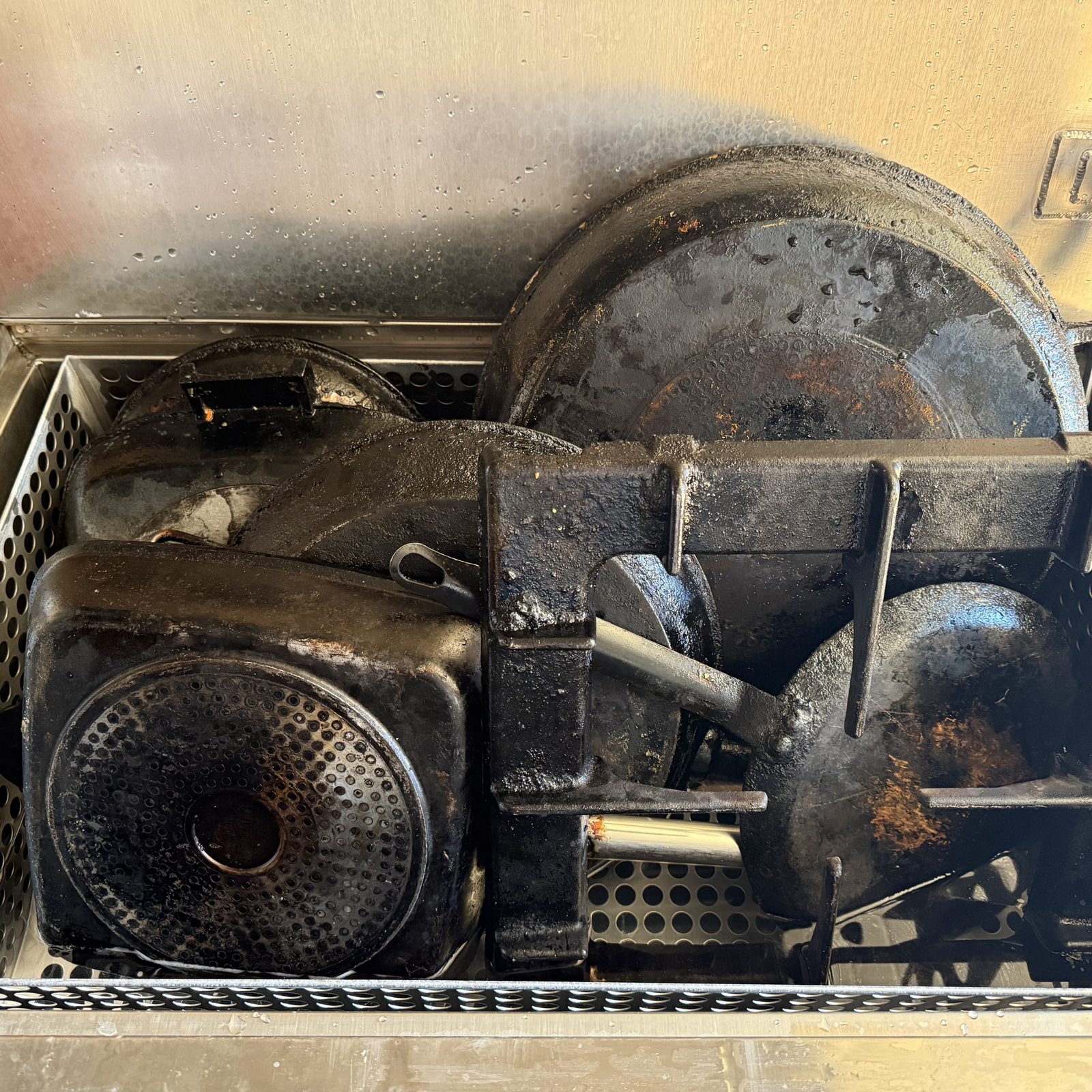 vase în tanc murdare